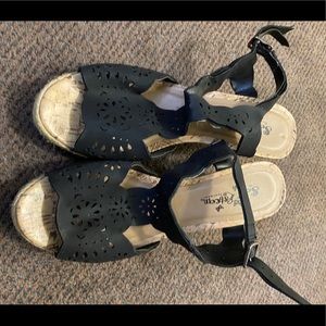 Open toe heel sandals